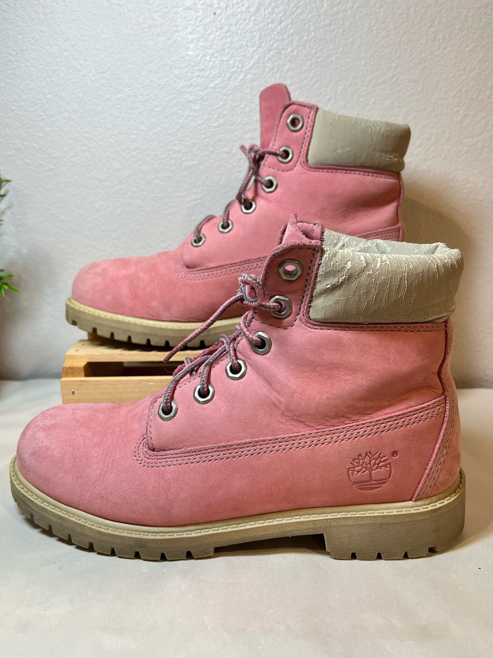 Timberland Pink 6-Inch Lace-Up Suede Boots w Cream Padded Collar & Rubber Soles